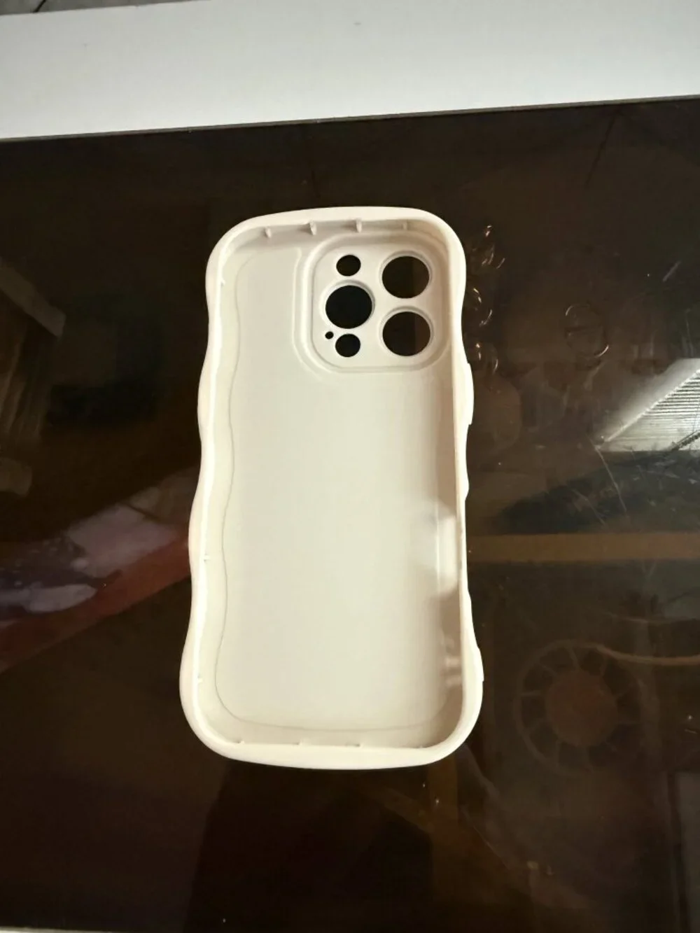 Amazon IPhone 16 Pro Cream Scalloped Phone Case